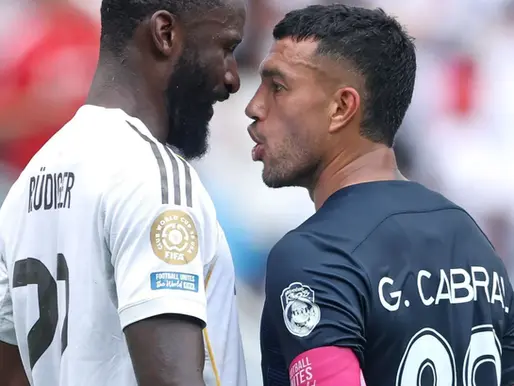 Zagueiro do Real Madrid acusa jogador do Pachuca de racismo e FIFA ativa protocolo de investigação