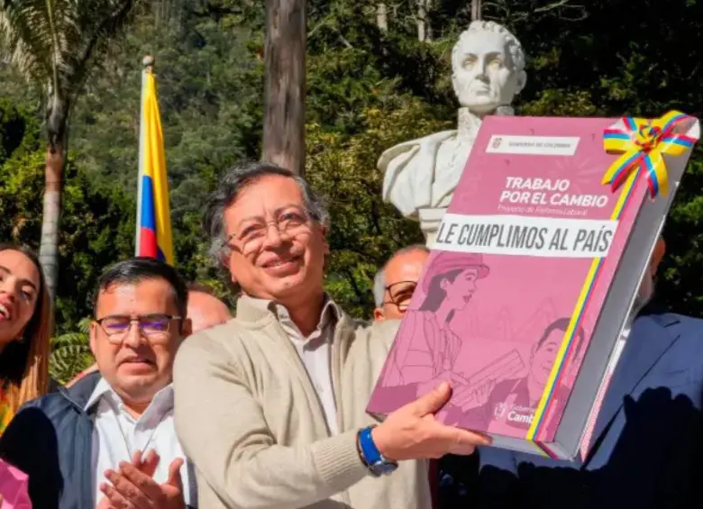 Se fortalecen derechos laborales de artistas, periodistas, personal de salud y sindicatos - Gobierno expide cuatro decretos