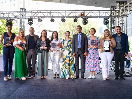 Gala del Maestro 2023 en Envigado: Homenaje a la Excelencia Educativa         