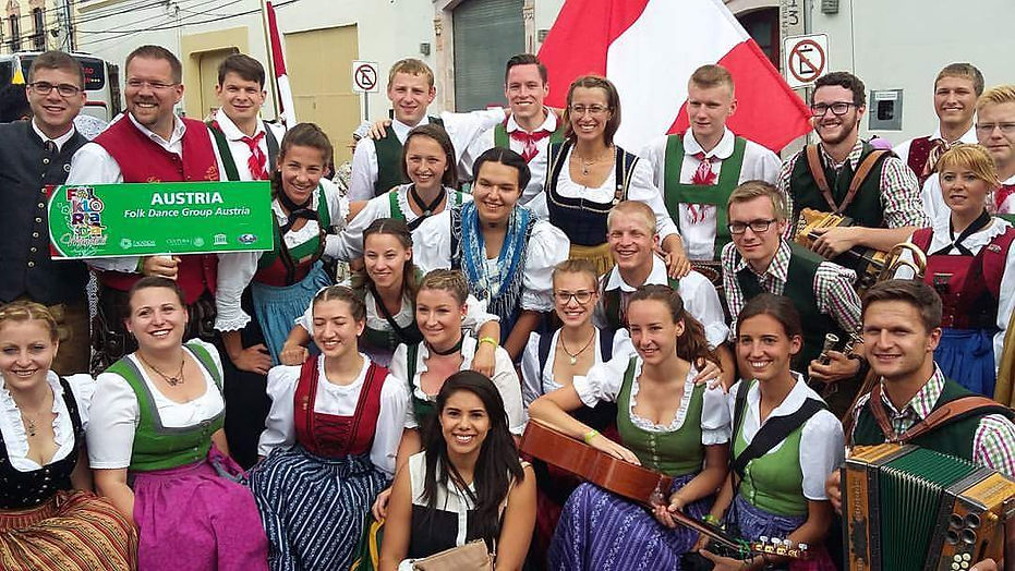 Gruppe beim Umzug.jpg