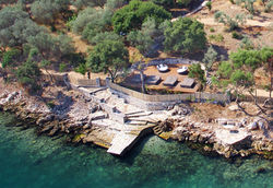 SEAFRONT LOUNGE AREA & PIER