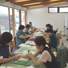 ライブラ香りの学校福島校(ハンドセラピスト様子).jpeg