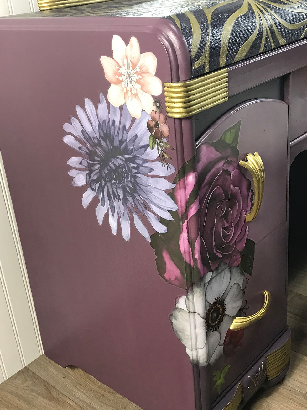 Thumbnail: Vintage Waterfall Vanity Set