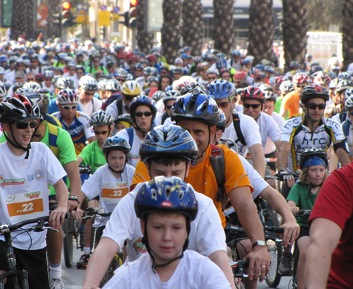 Photograph of a mass bicycle race in Tel Aviv