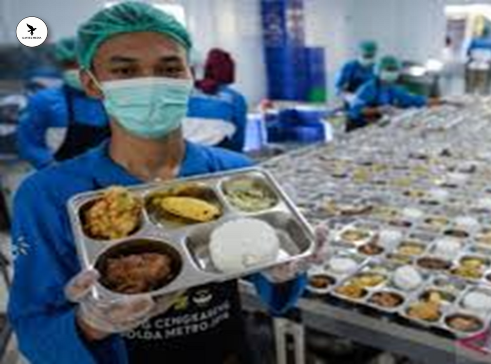 Gelombang penolakan terhadap program Makan Bergizi Gratis (MBG) kian meluas di berbagai sekolah, memunculkan alarm serius atas kesiapan, transparansi, dan tata kelola kebijakan unggulan pemerintahan Prabowo Subianto. Alih-alih menjadi solusi gizi nasional, program bernilai triliunan rupiah ini justru memantik kegelisahan publik tentang risiko pemborosan anggaran, lemahnya pengawasan, dan potensi masalah kesehatan di lingkungan pendidikan.