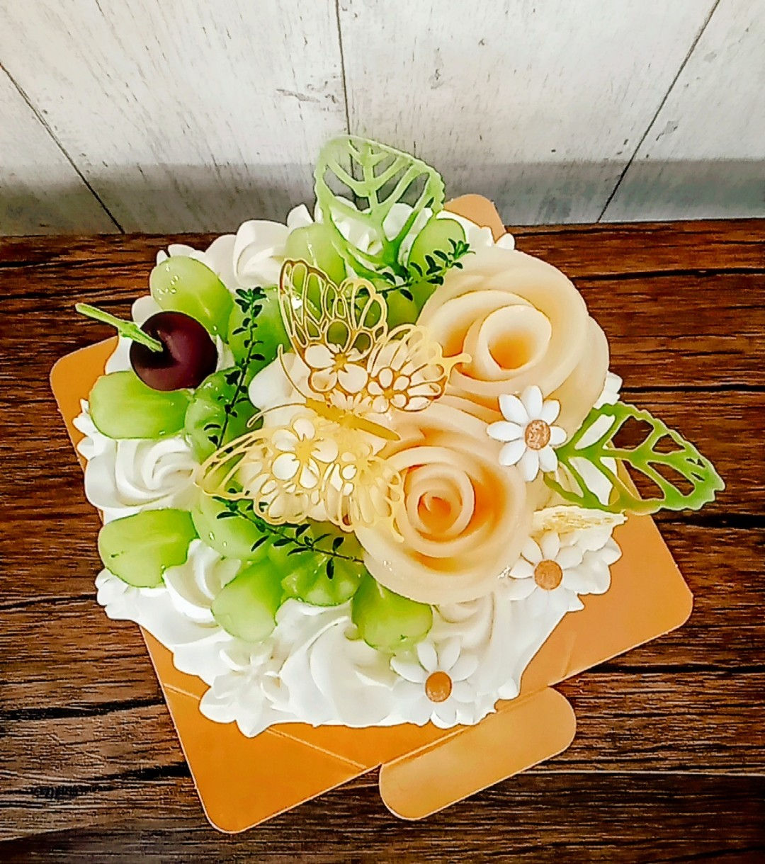 純生クリームケーキ 5号　夏仕様　シャインマスカットデコレーション