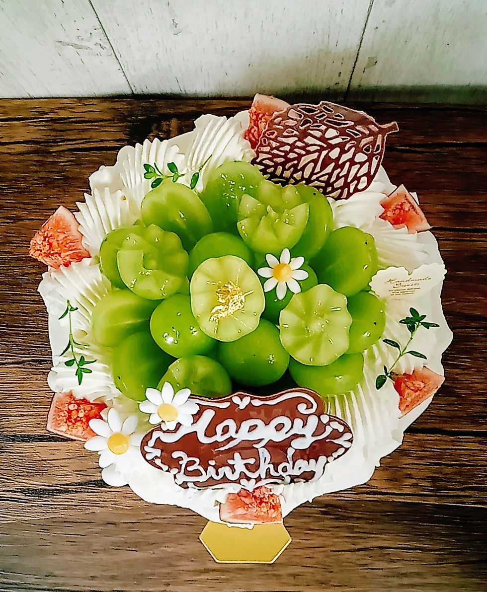 サムネイル： 純生クリームケーキ 5号　夏仕様　シャインマスカットデコレーション