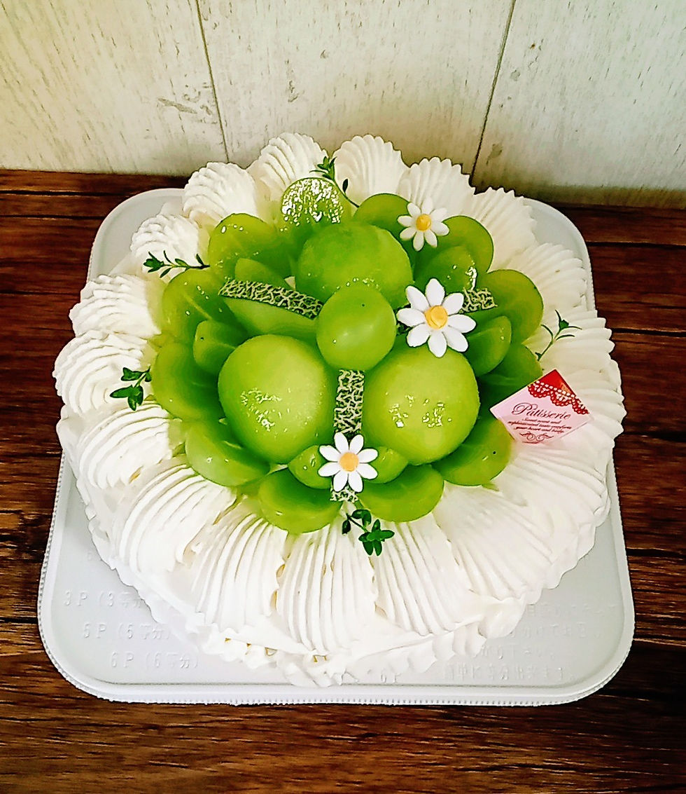 サムネイル： 純生クリームケーキ 6号　夏仕様　シャインマスカットデコレーション