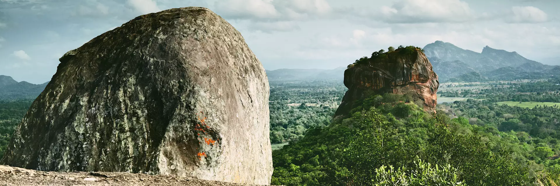 25641455_sigiriya_rock_3000x1000.webp