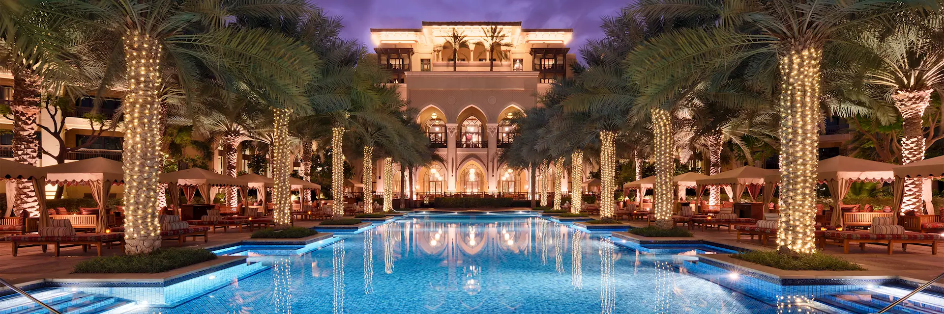 Viaja a los emiratos arabes con landscapes of asia y su oferta de reserva anticipada para visitar dubai y conocer la mejor epoca para viajar a Abu Dhabi. Conoce el hotel donde se aloja el rey emerito de españa, Juan Carlos I. Como visitar Fujaira, visitar Ras el Jaima, oferta de viaje a Mascate y Oman, visita Um el KaiwainoThe_Palace_Downtown_15992372_3000x1000.webp