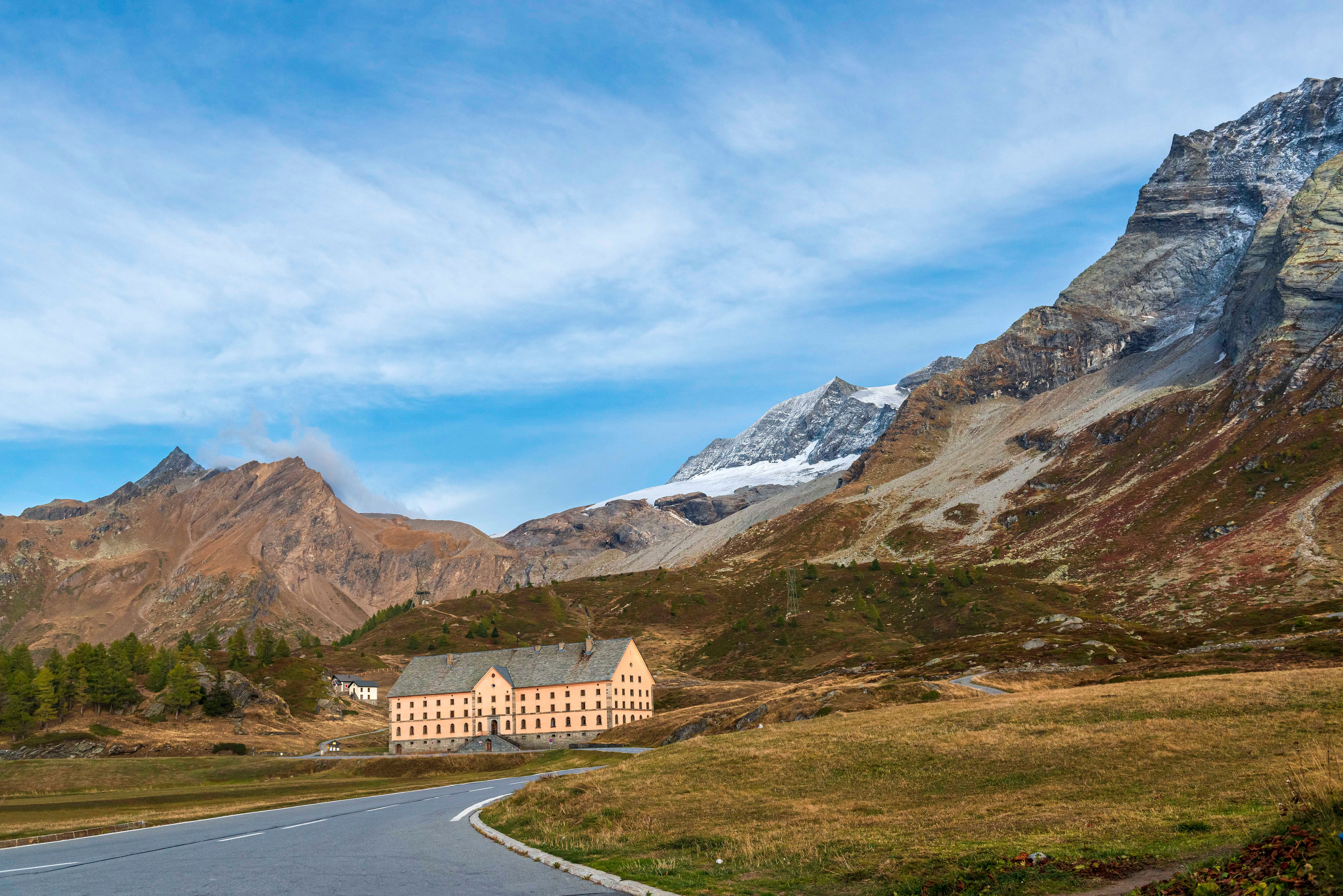 Entre montanhas - Tasch - Suiça