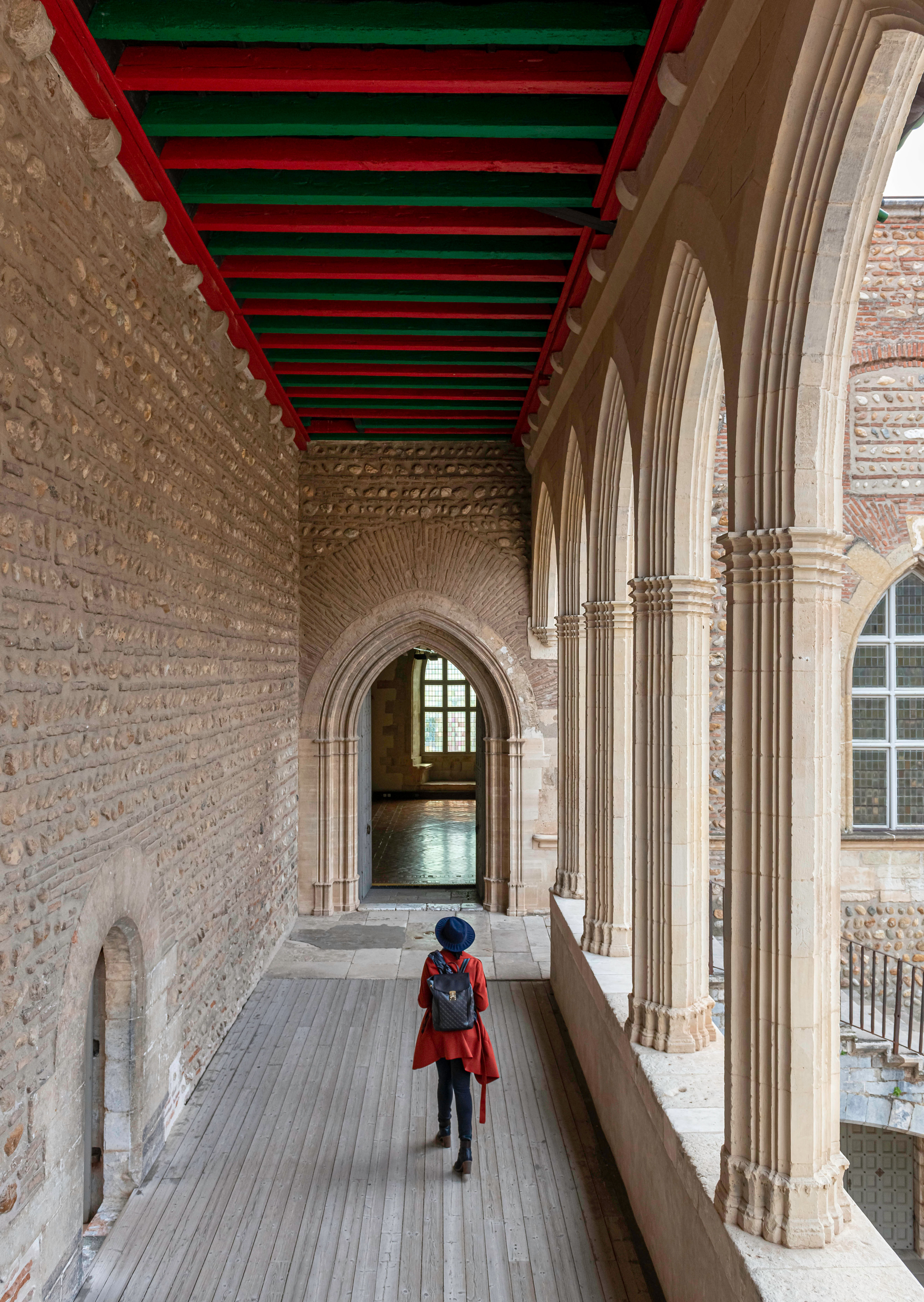 Mulher de vermelho - Palais des Rois de Majorque - Perpignan