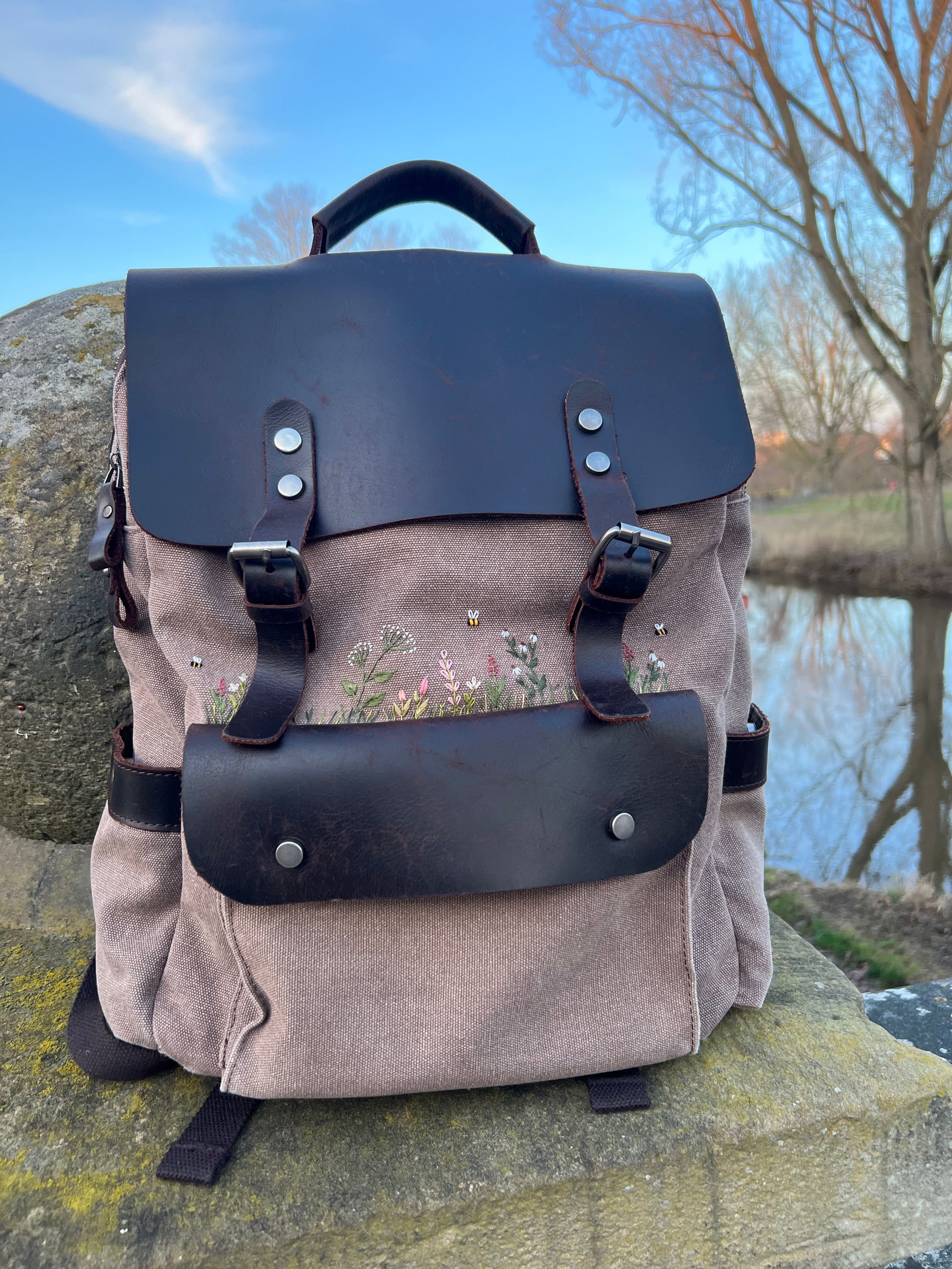 Morgntau Kurier mit "Wildblumenwiese" Bestickung