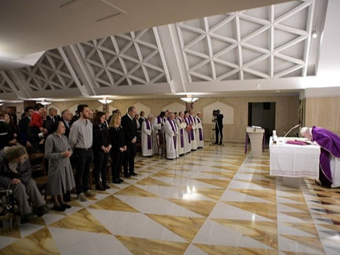 Homilía del Papa: "la fe es ir adelante con la vida que se tiene"