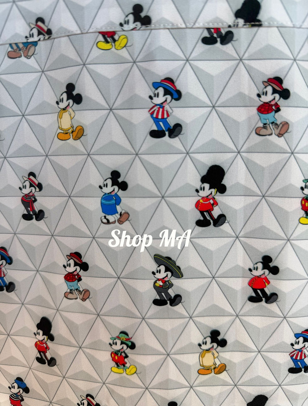 サムネイル： ワールドショーケース　ボタンシャツ