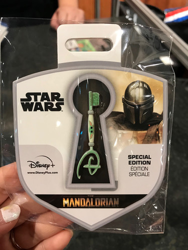 スターウォーズ マンダロリアン コレクタブルキーピンバッジ