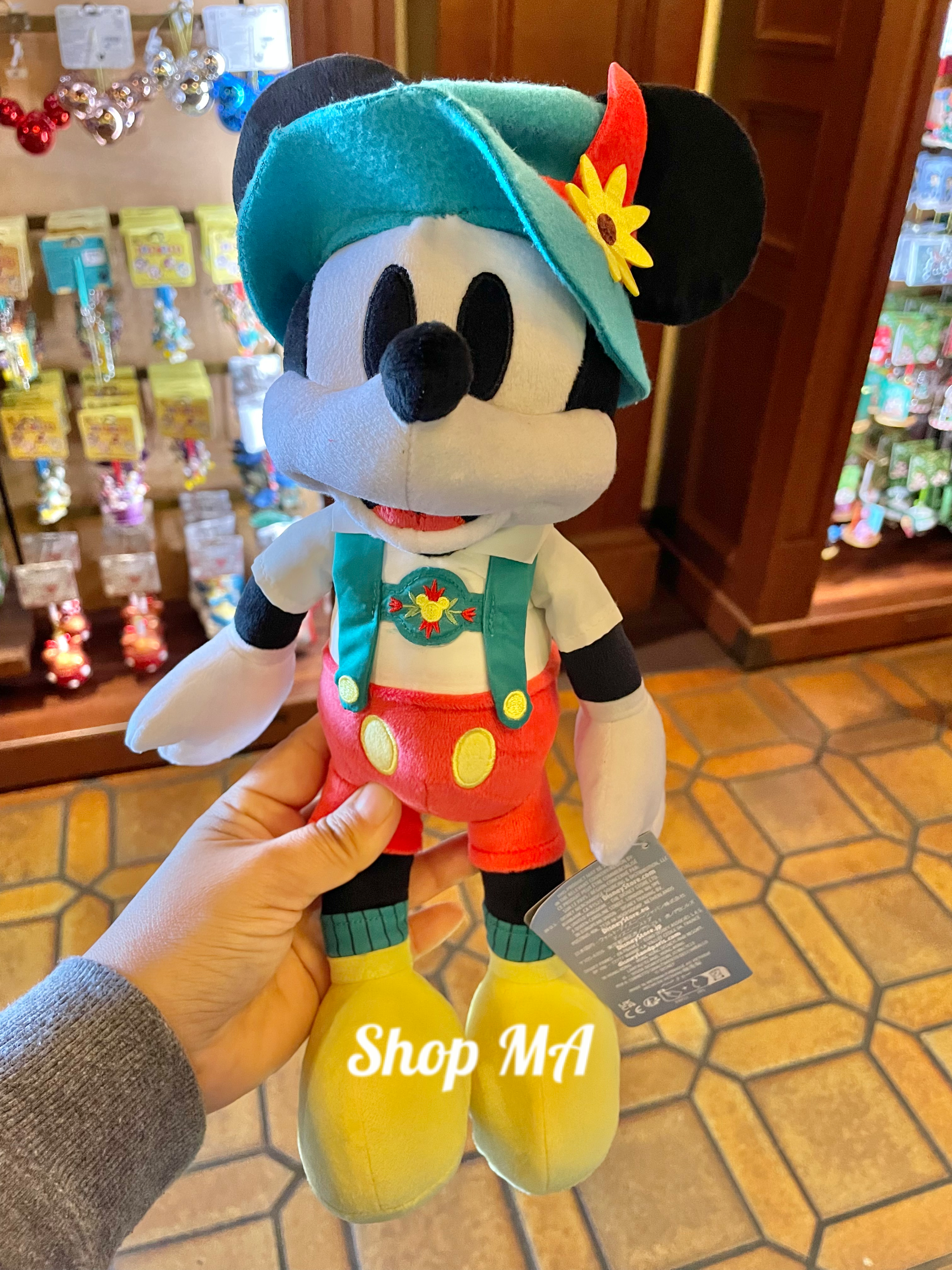 ドイツ館　ミッキー　ぬいぐるみ