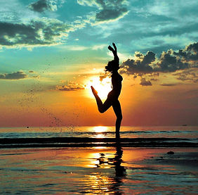 yoga-woman-beach-b4t1us339s6nhddr.jpg