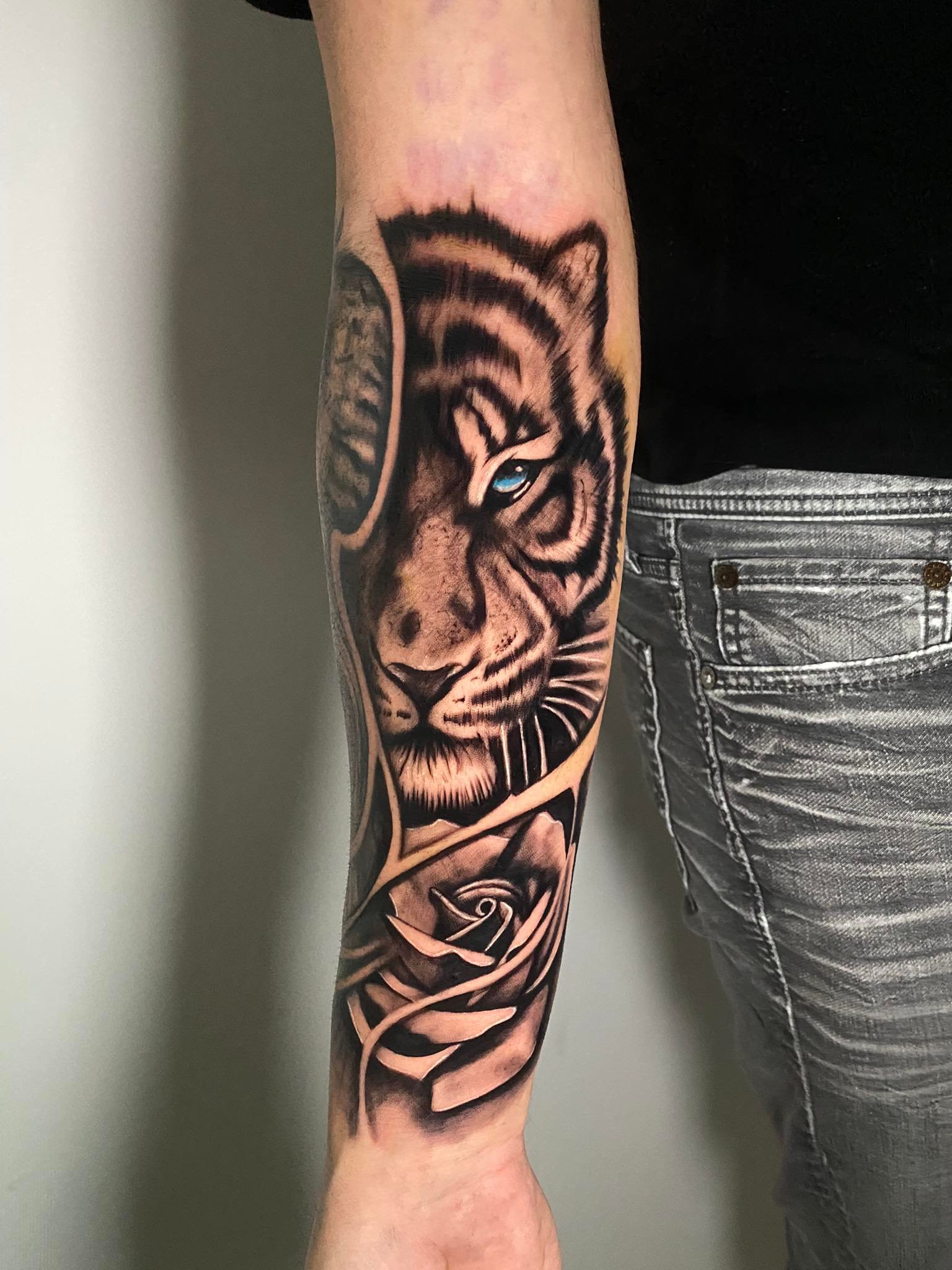 Black and Grey Realism — Forbidden Ink — foto 13