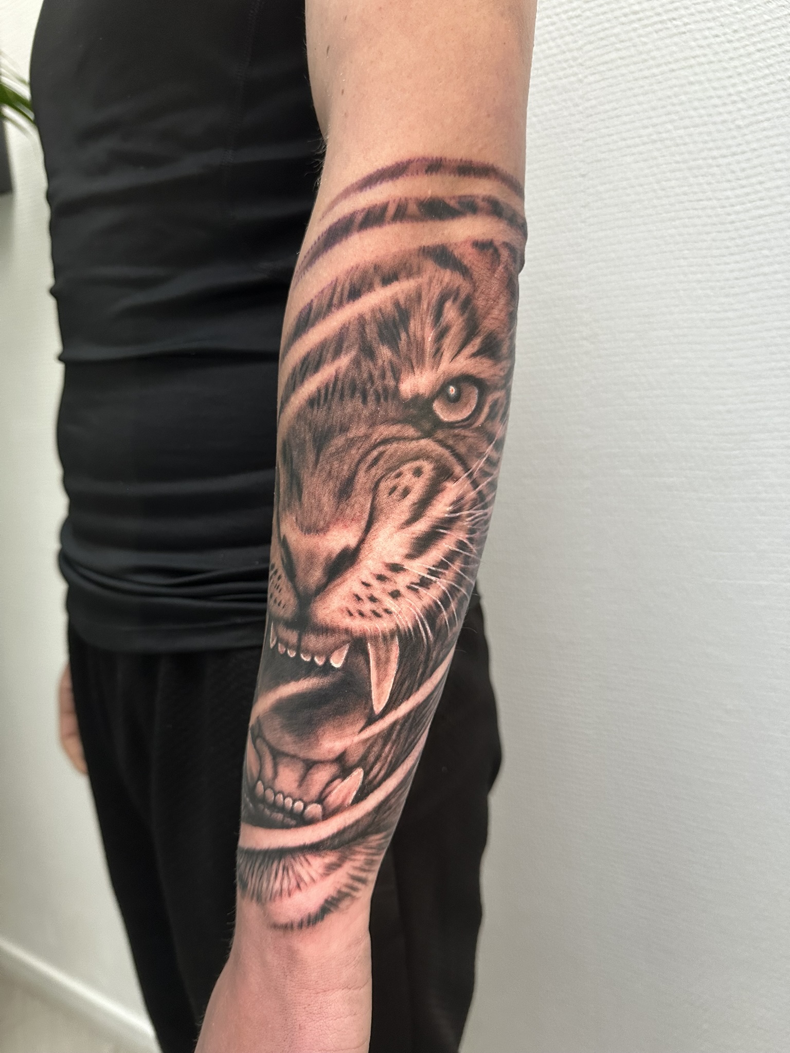 Black and Grey Realism — Forbidden Ink — foto 4