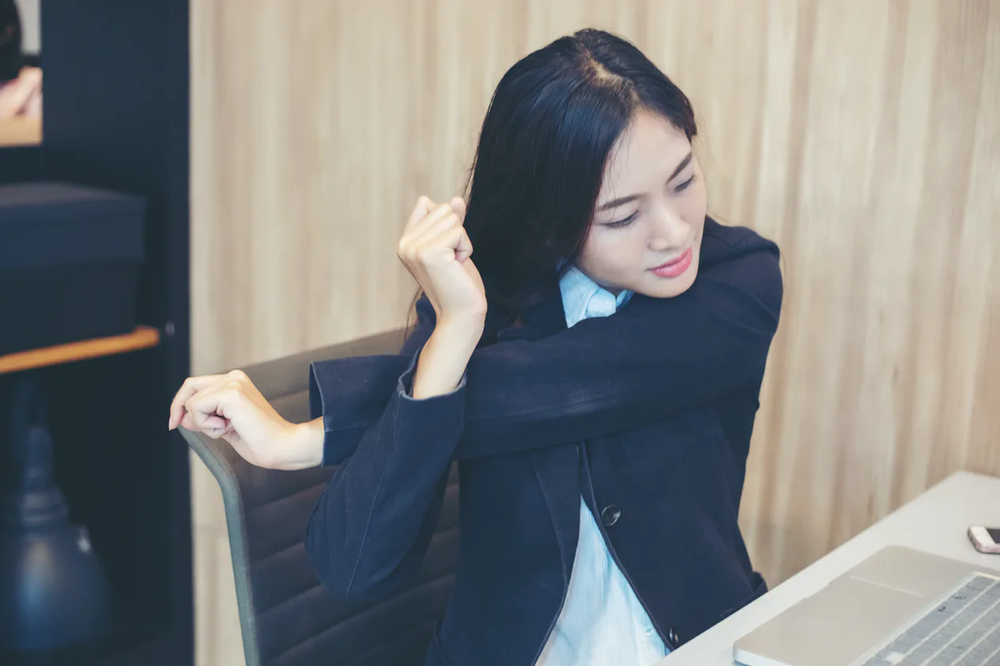 If You Sit For Over 3 Hours A Day, These 11 Stretches Can Loosen You Up