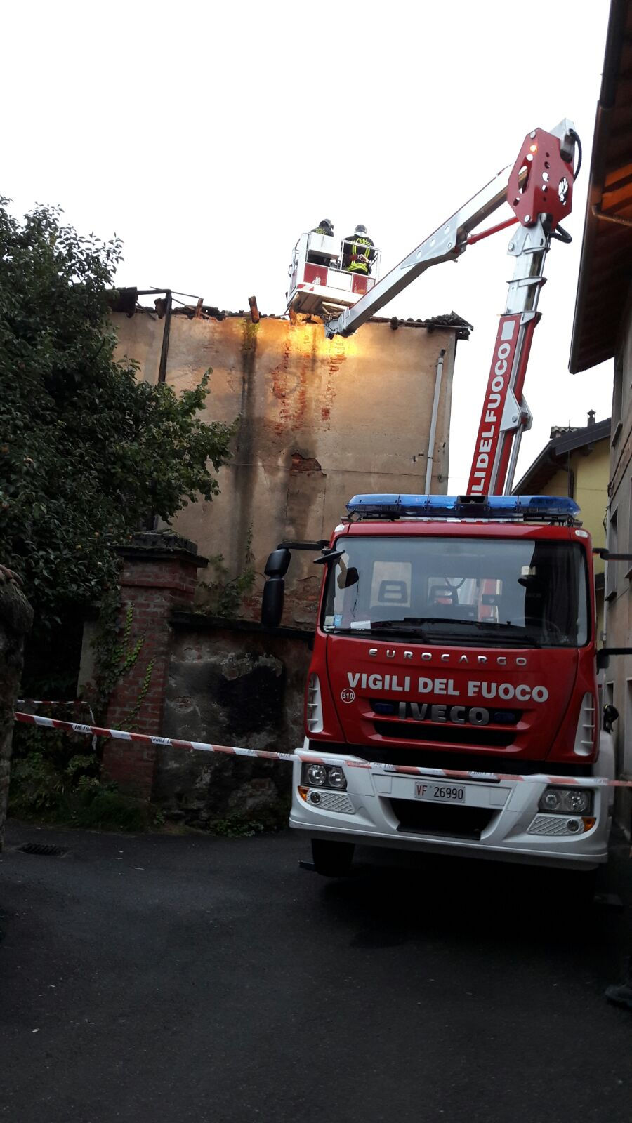 Fenegrò, crollo tetto