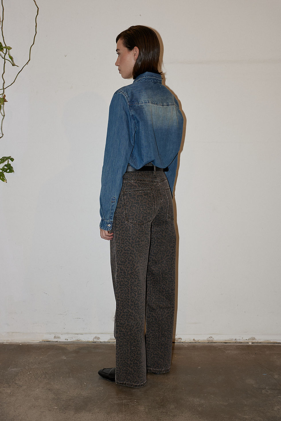 תמונה ממוזערת: Stibnite Light Blue Denim Shirt