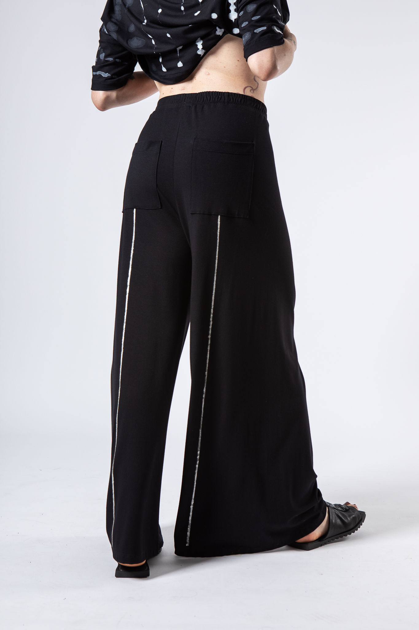 Calça Maxi Pantalona - Malha Crepe - Preta