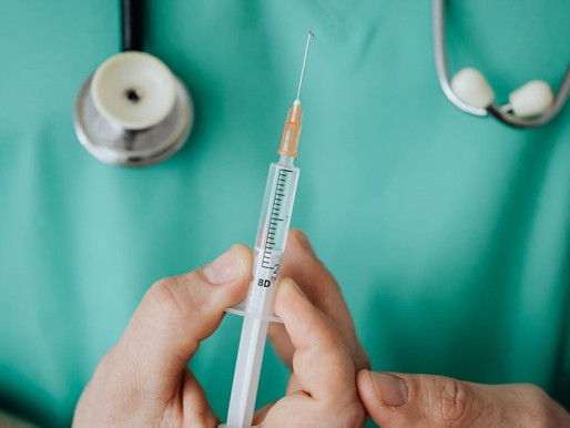 Coronavac induz resposta imune até 28 dias após 1ª dose, afirma estudo