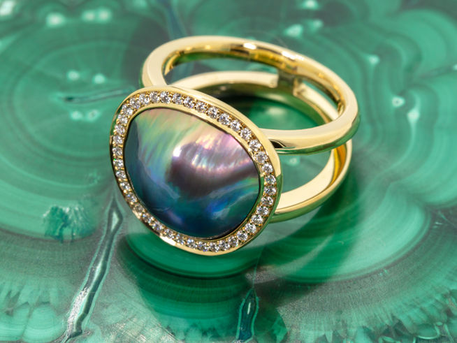 Sera of Cortes Pearl from mexico set in 18kt golden ring by Daniel Moesker