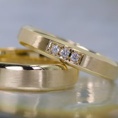 Handmade Yellow Gold Wedding Rings crafted by goldsmith Daniel Moesker in his atelier in Zoetermeer