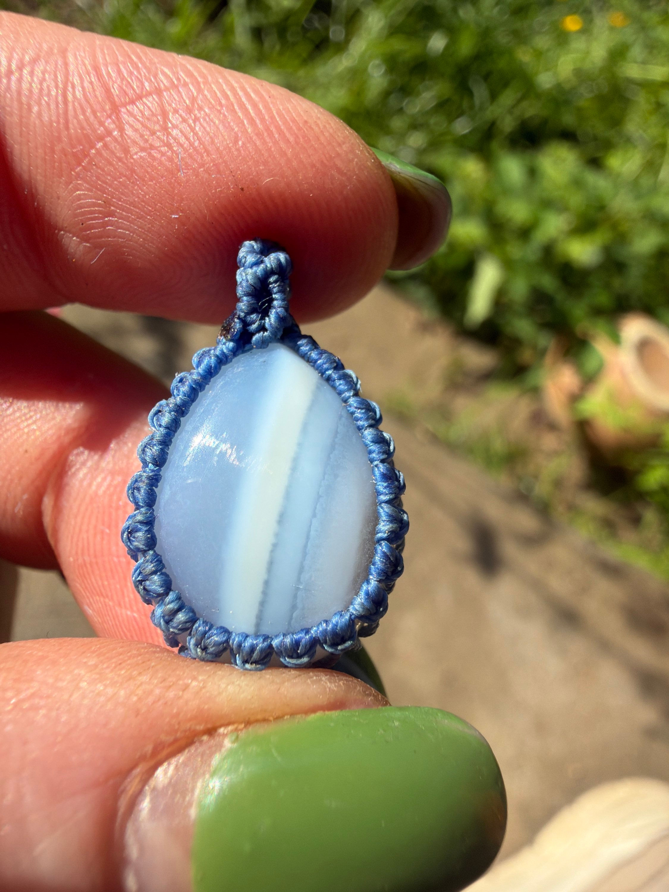 Pendentif en opale bleu