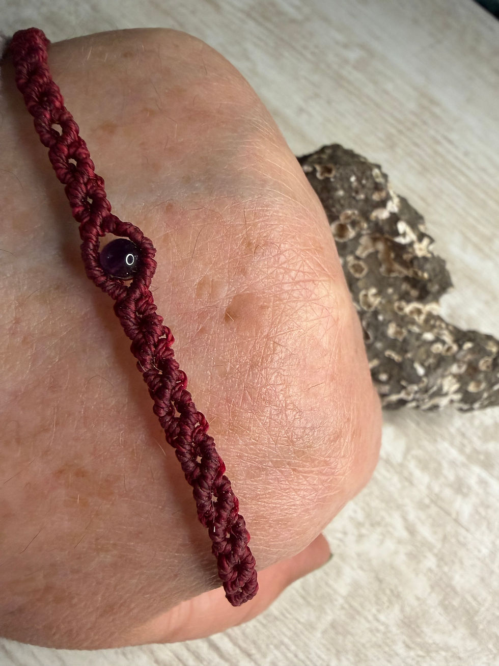Miniature : Bracelet rouge de sorcières: macramé et améthyste 