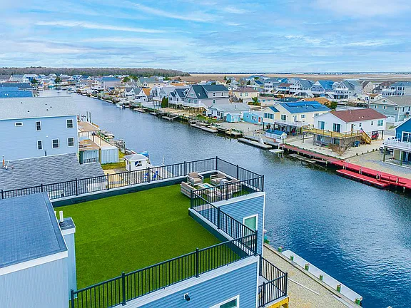 Drone rooftop deck - 110 ensign.webp
