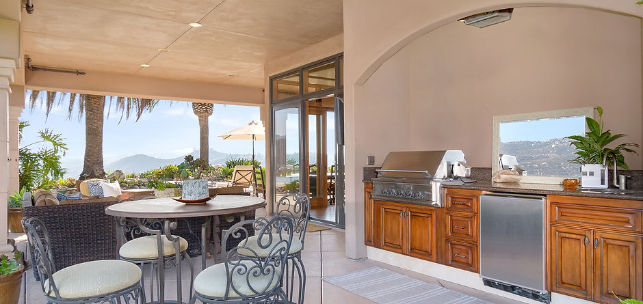 outdoor kitchenette.jpg