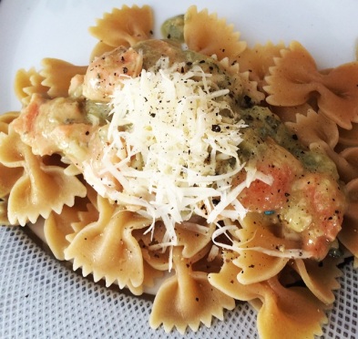 Farfalle ao Molho de Gorgonzola e perfume de Salmão