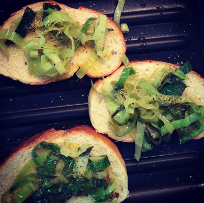 Bruschetta de Alho Poró