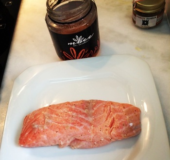 Salmão com Crosta de Mel Gourmet Mbee e Gergelim