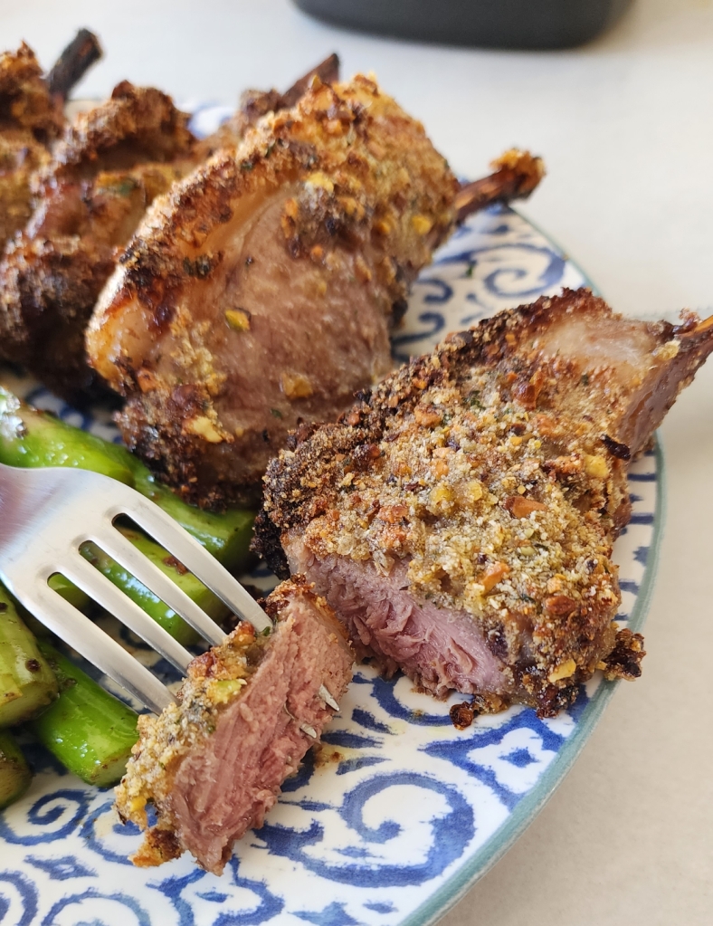 Carre de Cordeiro com Crosta de Pistache na Airfryer