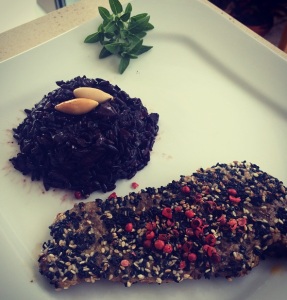 Bife com Crosta de Gergelim e Pimenta Rosa