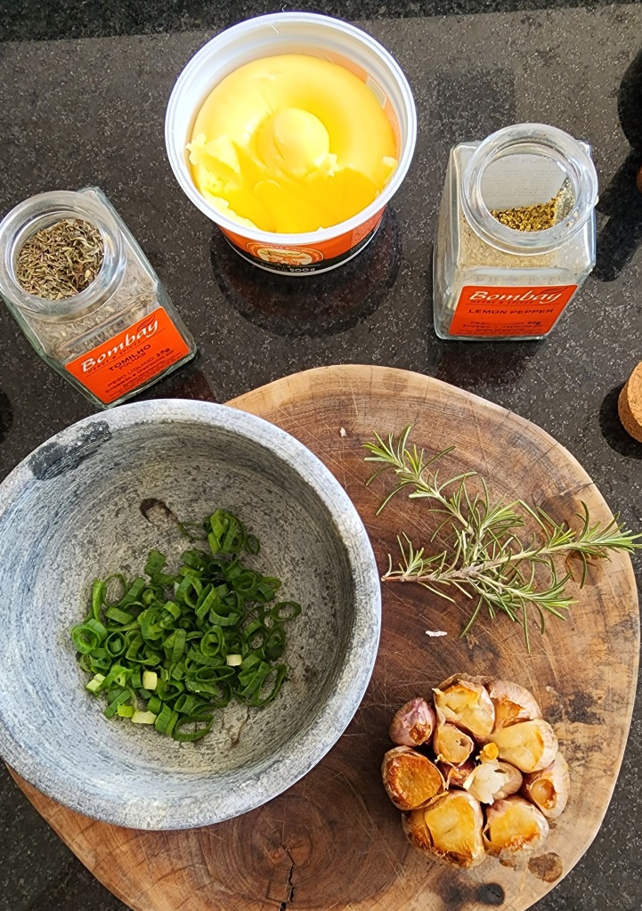 Manteiga temperada com Alho e Ervas