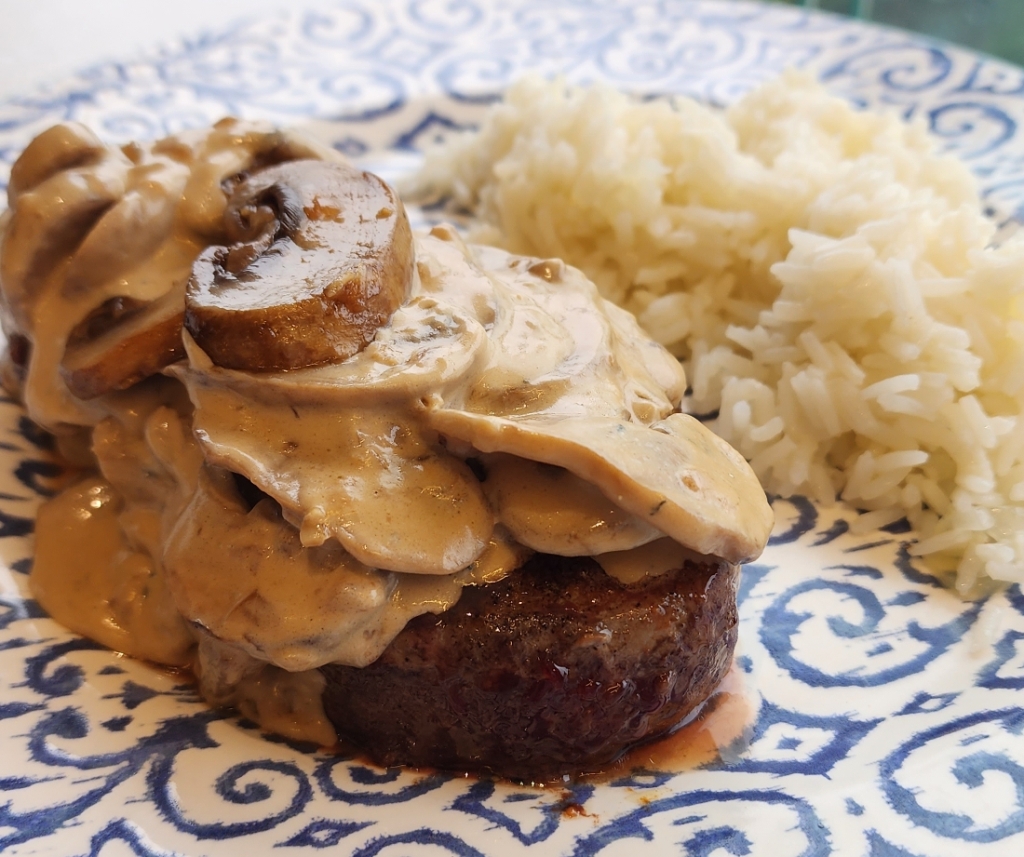 Filet Mignon Com Molho de Cogumelo