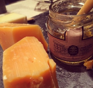 Jantar Trufado; Polenta Trufada; Tagliatelle al Tartufo; Rosbife ao Alho Negro e Mel Trufado