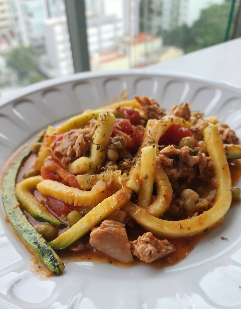 Talharim de Abobrinha com Atum & Ervilhas