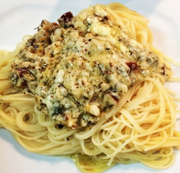 Spaghetti e Ruote com Molho de Manteiga e Queijos