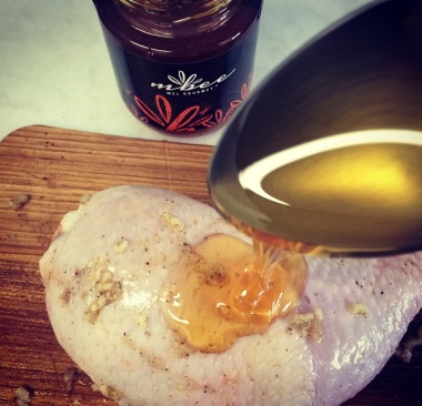 Coxa e Sobrecoxa com Mel Mbee e Crispy Gourmet Miss Croc