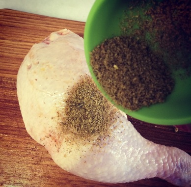 Coxa e Sobrecoxa com Mel Mbee e Crispy Gourmet Miss Croc