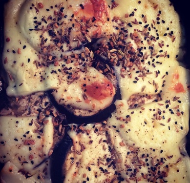 Berinjela com Queijo e Recheio de Miss Croc