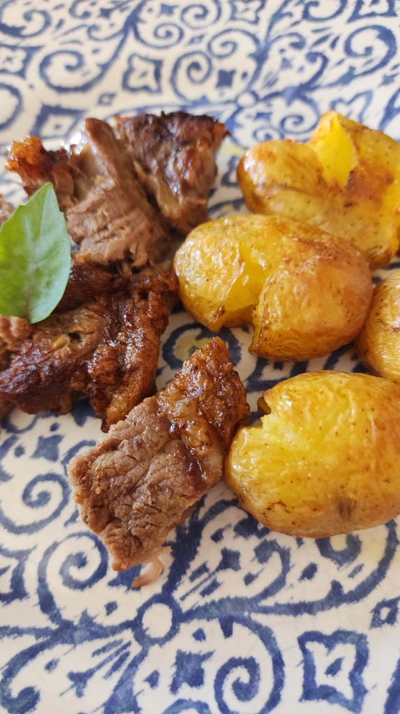 T-Bone na airfryer com Batatas ao Murro