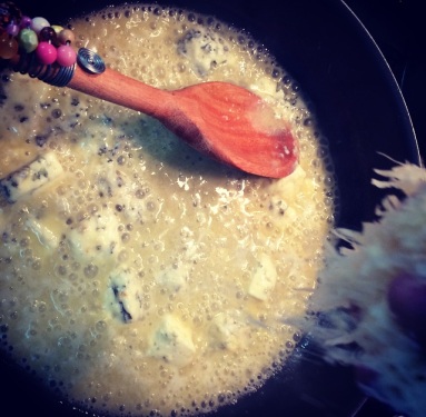 Spaghetti e Ruote com Molho de Manteiga e Queijos